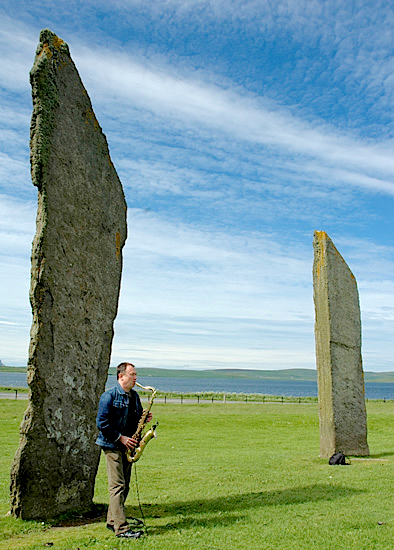 John Butcher soloing, Orkney mainland, Scotland 2006 (photo - Keiko Yoshida : 吉田けいこ)
