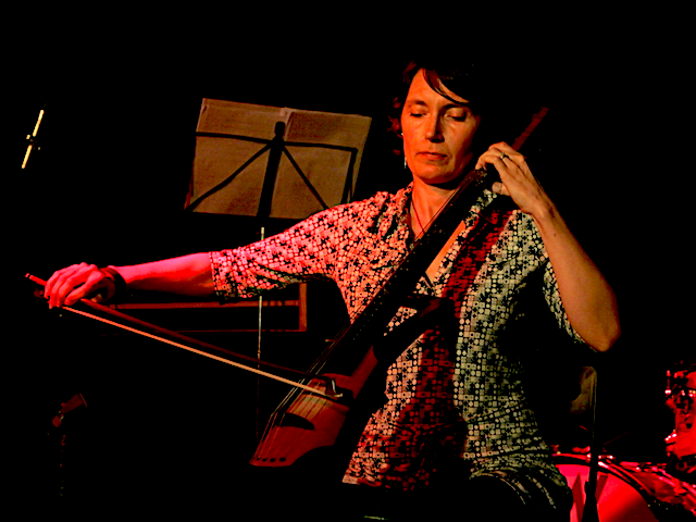 Agnes Szelag performs James Tenney’s Cellogram at Playback Play Festival, 02 Oct 2012 @ Powiększenie, Warszawa